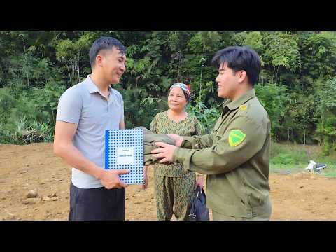 Hang and his mother were delighted when a colleague brought him his work uniform.