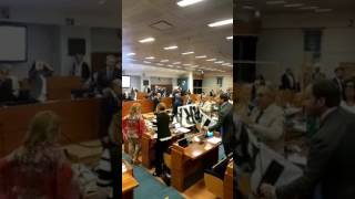 bagarre-in-consiglio-regionale-espulsi-i-cinque-stelle