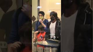 Download lagu Shahrukh Khan and Aryan Khan snapped at airport tonight mp3 Download lagu Shahrukh Khan and Aryan Khan snapped at airport tonight mp3