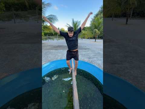 ELE CAIU NA PISCINA DE CHERNOBYL😭