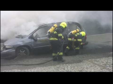 Ukázka požáru auta- JSDH Jílové - Modrá Renault CAS 20-M2R, Městská Policie Jílové Škoda Roomster