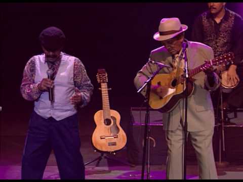 Compay Segundo - La juma de ayer feat. Pio Leyva  (Live Olympia París 1998)