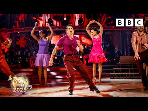 Lewis Cope and Katya Jones Salsa to Dance at the Gym from West Side Story ✨ BBC Strictly 2025