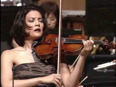 Anne Akiko Meyers Performs the Finale from the Mendelssohn Violin Concerto Op.64 in E Minor