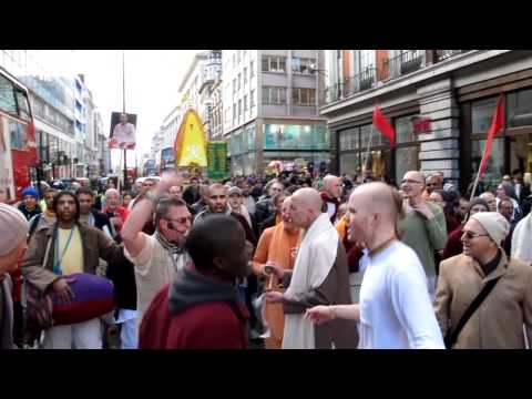 Ecstatic Gaura Gaura Hari -  Hare Krishna's Chanting In Central London - Sakhyarasa Prema Das