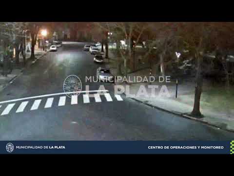 Buscan a un conductor que chocó al auto de un jubilado