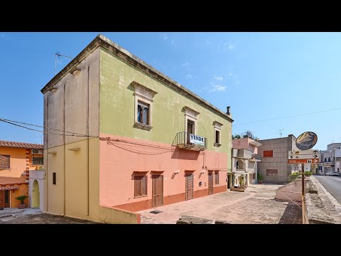 Alezio, Via Roma. Immobile di 190 mq su due livelli, con giardino di 400 mq. In vendita