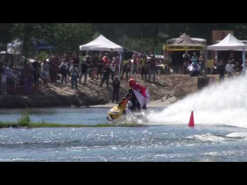 Luc Cauchon vs Jacque Villeneuve ski doo sur l`eau