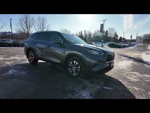 2024 Toyota Highlander XLE AWD in Gray for sale at Aurora Toyota in Aurora, ON