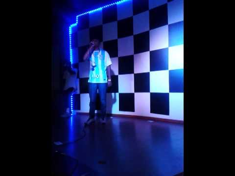 Mc jeh.jr no palco do mustache