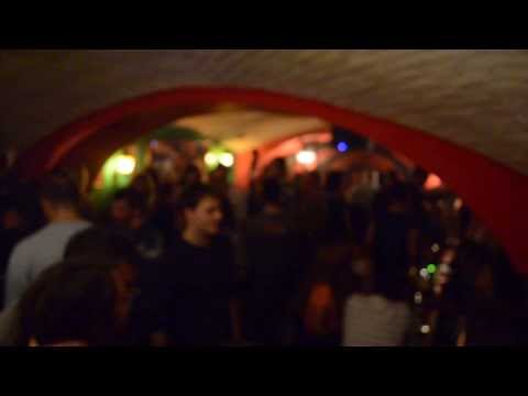 Tamburaši u Novom Sadu, delić atmosfere u Konobi Orkus...