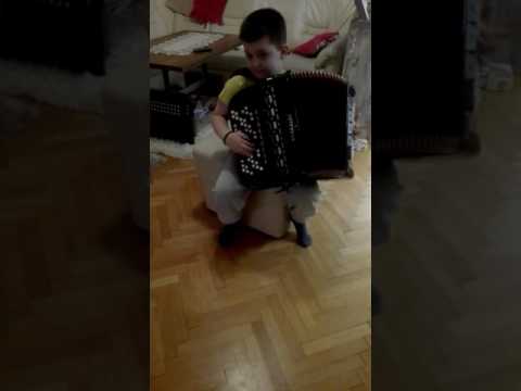 Acino omiljeno kolo,  kratko ali slatko (Aca Lazic, 6godina)