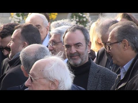 Invites VIP aux obsèques de Philippe Gildas au Pere Lachaise a Paris