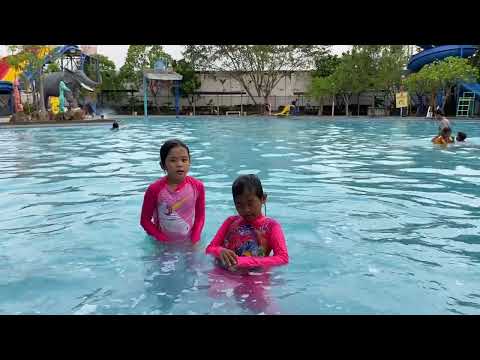 Shaina Dan Aira Tahan Nafas Di dalam Air