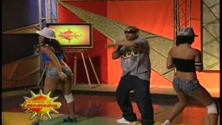 las alegres girls bailando con julio voltio.wmv