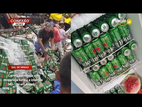 Vídeo: Carreta carregada com cerveja tomba e interdita MG-184 em Areado.