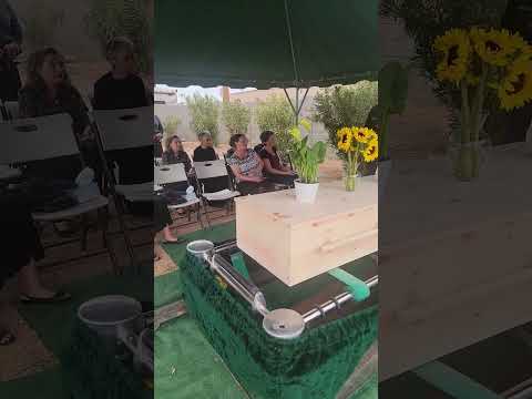 Lucia Davis serviciu de înmormântare.