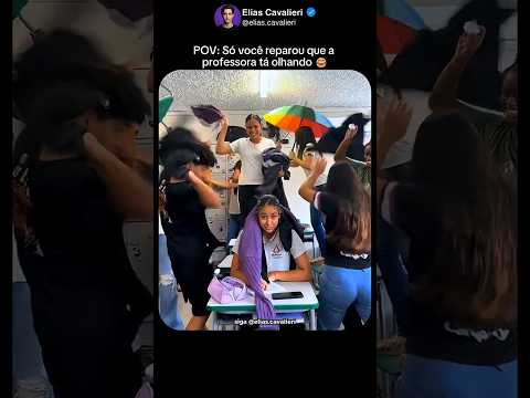 Quando só você vê que a professora tá olhando 😂