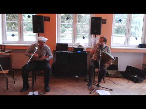 Red George and Ukulele Jack - Šál