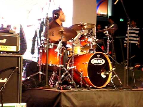 Paul 'The Drummer' Nanuwa (PTDN) - Desifest 2011 with Parichay Queen of Spades