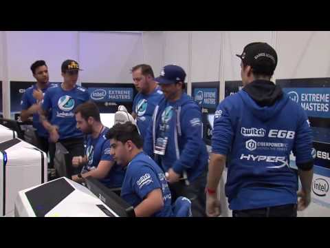 When PRO PLAYERS Make 200 IQ Plays (Smart Plays) ★ CS:GO