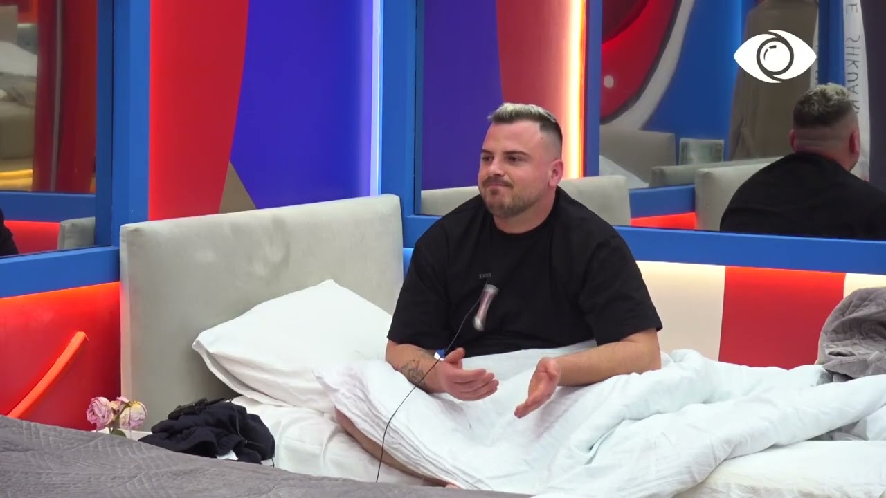 Luizi këshillon Ronaldon, i tregon kur të ndërhyjë në debat