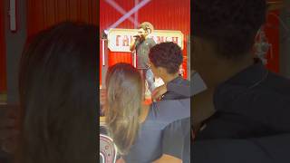 Complete a música que o cantor está cantando nos comentários, quem acertar eu vou responder♥️#shorts