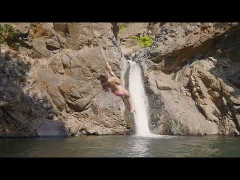 Woman survives bungee jump scare !