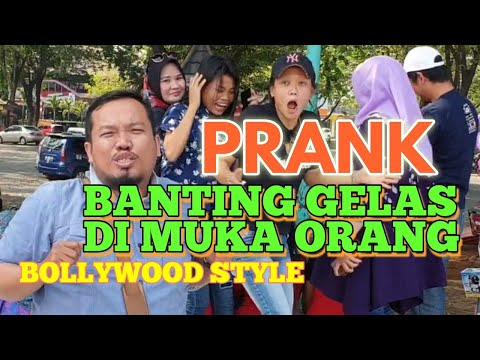 prank-banting-gelas-di-muka-orang