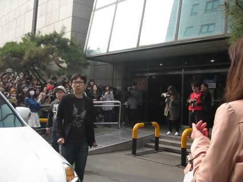 SNSD Yuri's Arrival at KBS Music Bank (032814)