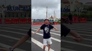Download lagu Video Viral! Omo Kucrut/Ceking Lagi Berada Di Alun-Alun TEGAL Sambil Goyang😂 mp3