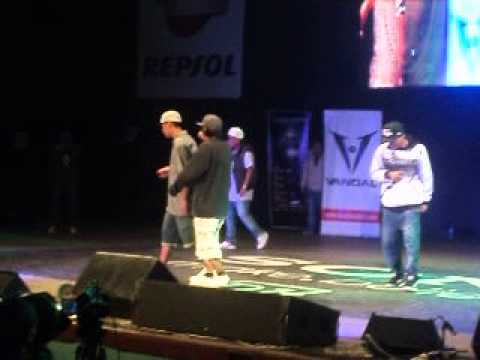 carlitos vs blue batalla de gallos_festival pura calle 2013