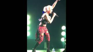 Gwen Stefani &quot;Early Winter&quot; live at Hammerstein Ballroom October 17, 2015