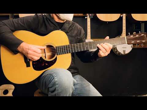 Martin 00-18 Grand Concert Acoustic Guitar image 13