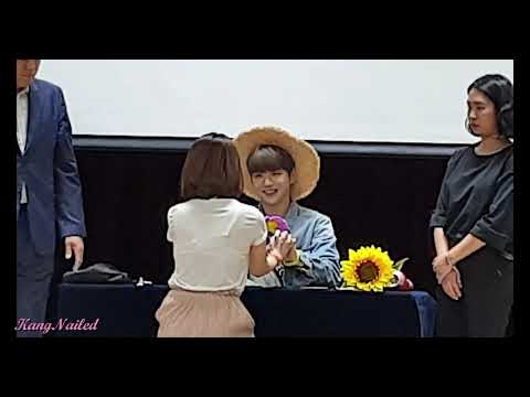 07312019 Kang Daniel 1st Fainsign as Solo Artist   Hottracks X-3