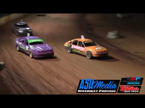 Production Sedans: Franz and Barron Battle - Maryborough Speedway