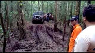preview picture of video 'Jeep trilha em São José'