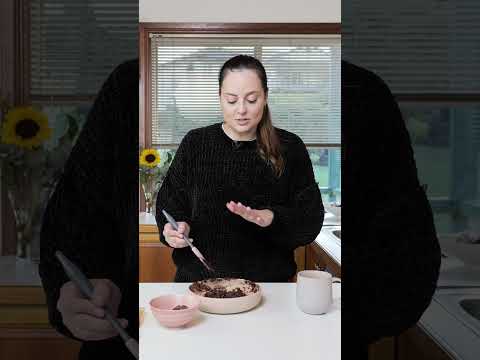 How to make a fudgy chocolate MUG CAKE in 60 seconds