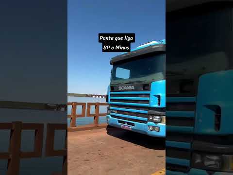 ponte sobre o Rio Grande, que liga os municípios de Miguelópolis (SP) e Conceição das Alagoas (MG)