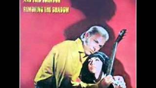 Hank Williams Jr. &amp; Lois Johnson - We Live In Two Different World