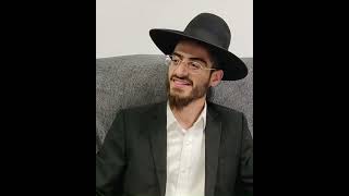 רב מלצרים באירוע שלוקח כסף כדי לתת למלצרים ולא מעביר להם, האם צריך לשלם לו טיפ, הרב ינון עובדיה ברכה (הרב ינון עובדיה ברכה) - התמונה מוצגת ישירות מתוך אתר האינטרנט יוטיוב. זכויות היוצרים בתמונה שייכות ליוצרה. קישור קרדיט למקור התוכן נמצא בתוך דף הסרטון