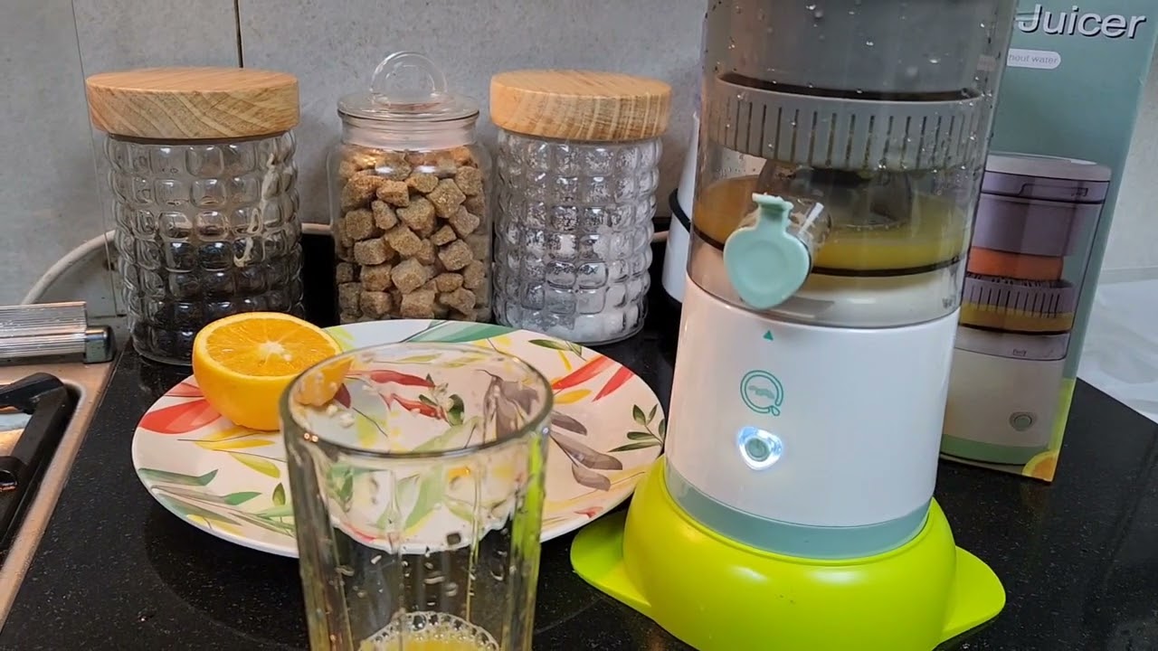 How to Charge Portable Juicer Blender with Rechargeable Battery