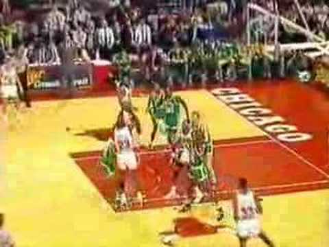 Celtics @ Bulls 1990: Early season thriller. Jordan 33/8/12.