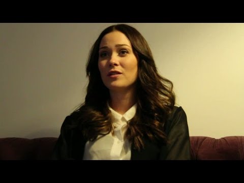 Sarah Mathisen hälsar till tittarna - Idol Sverige (TV4)