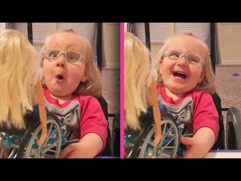 この人形がこの小さな女の子にとって特別な理由 (Why This Doll is So Special to This Little Girl)