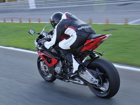 download lagu mp3 mp4 Motorcycle Racing Sound Effects, download lagu Motorcycle Racing Sound Effects gratis, unduh video klip Motorcycle Racing Sound Effects