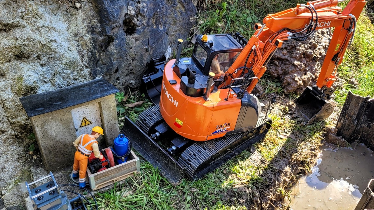 Riverbank safety, RC excavator Hitachi ZX135 1/15.