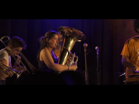 Balkan Paradise Orchestra ft. La Kolmena (Live Concert Apolo2 Barcelona) - Mahalageasca (Mahala)