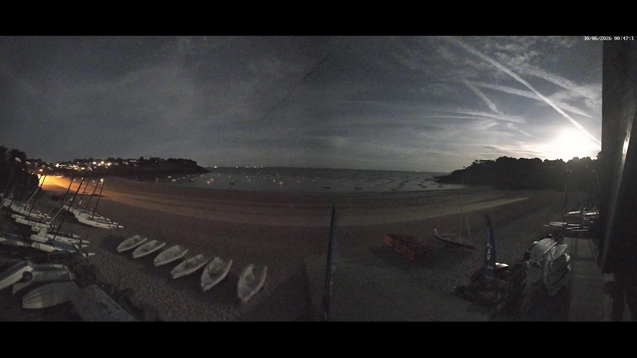 Live webcam view of Port Mer Beach & Sailing Cove