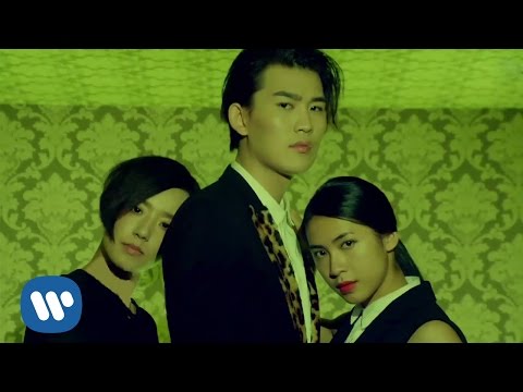 劉鳳瑤 Finn Liu - 高貴與醜 Noble & Ugly (Official Music Video)